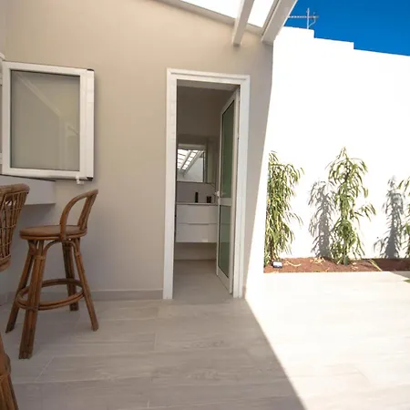 Mojo Surf Yoga House *