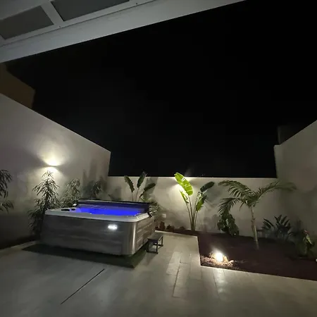 Mojo Surf Yoga House *